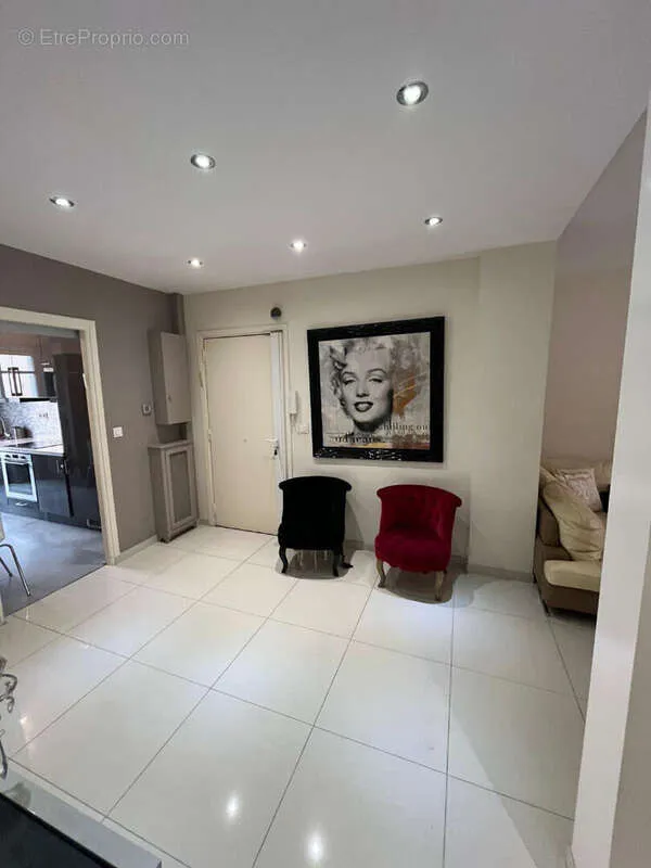 Séjour - Appartement 3 Pièces avec Terrasse à Nice