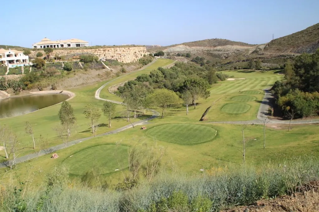Giardino - Development Plot with Sea Views in Benahavís