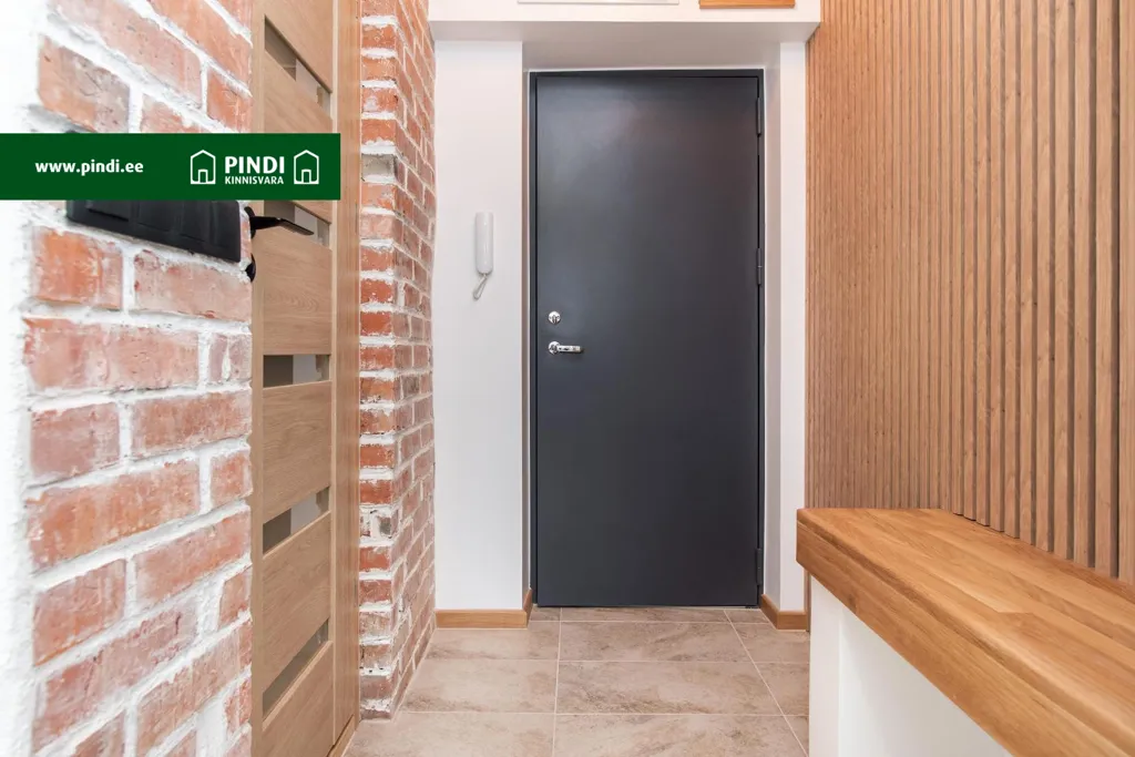 hallway_entrance