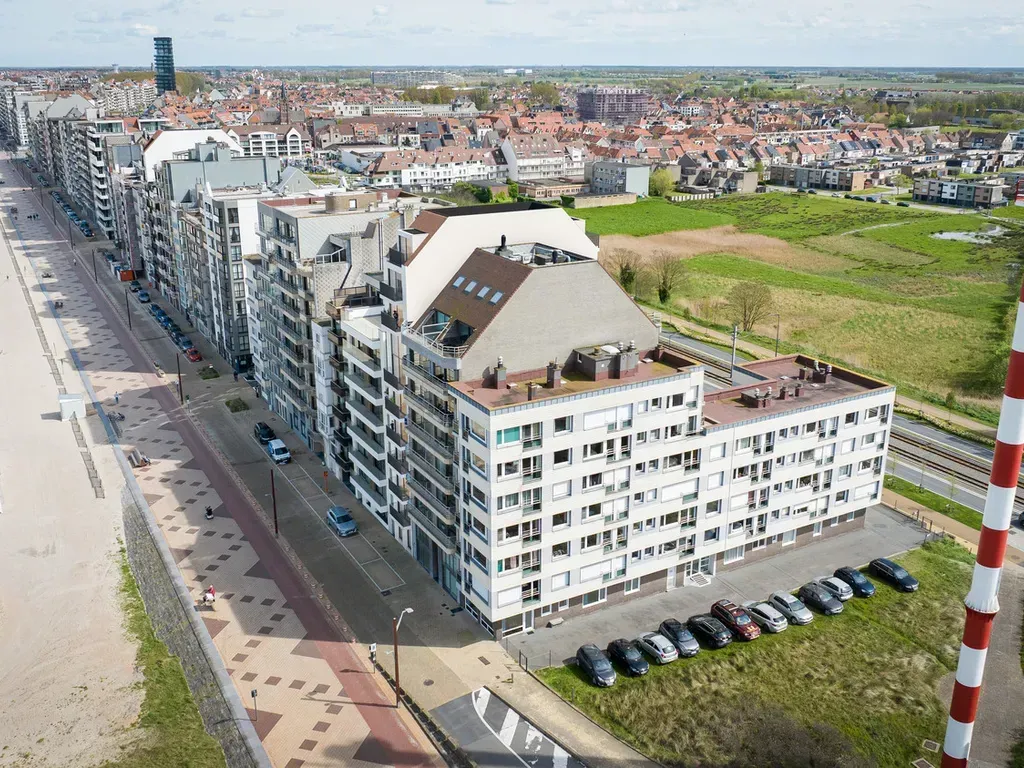 Seafront Apartment with Terraces in Heist-aan-Zee