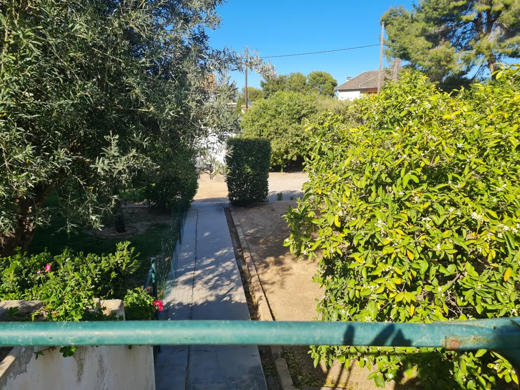 Jardin - Señorial Chalet for Renovation with Pool in La Cañada