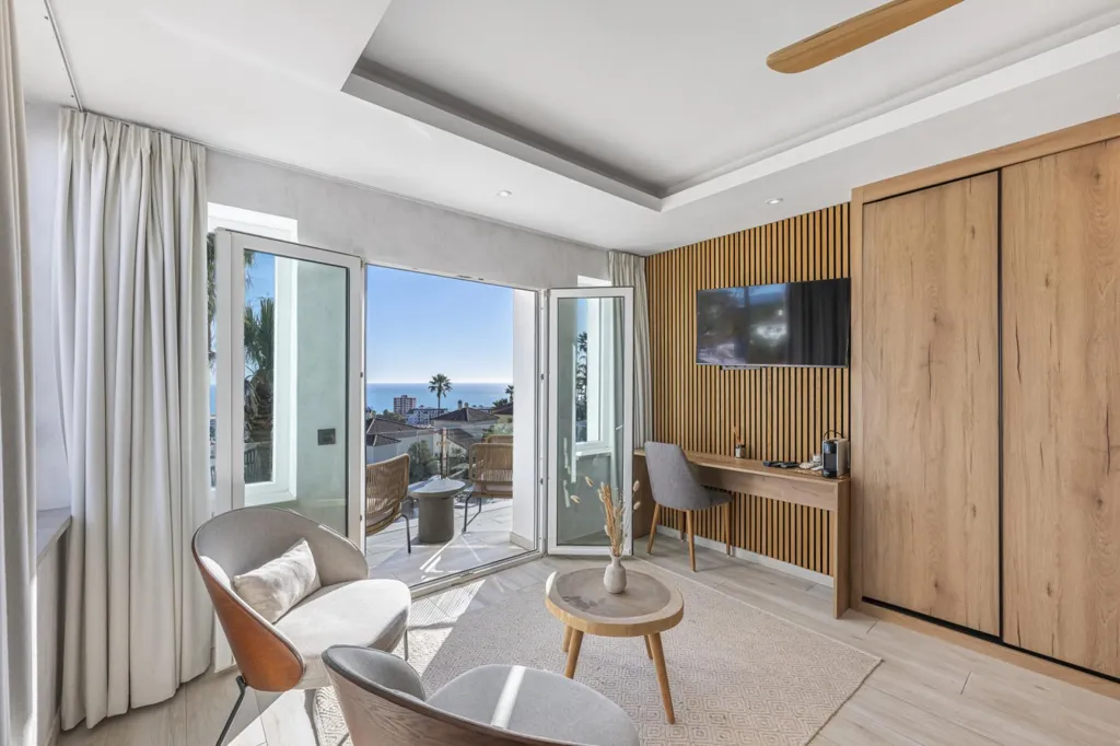 Chambres - Refurbished Villa with Sea Views in La Duquesa