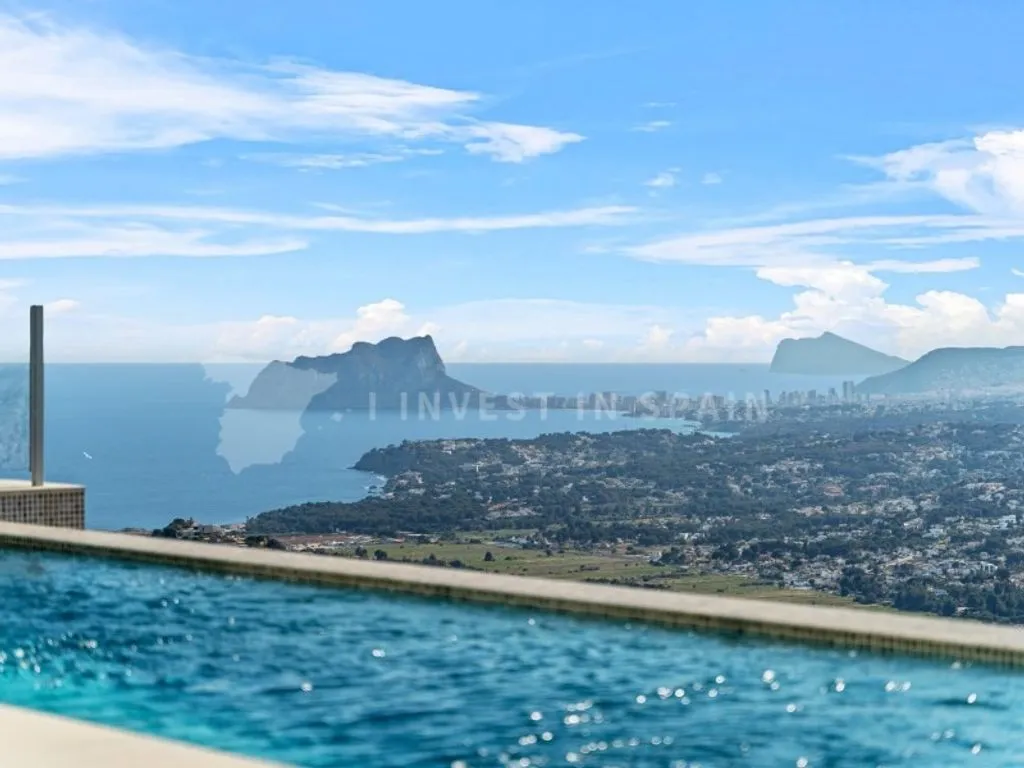 Piscine - Contemporary Villa with Infinity Pool in Benitachell