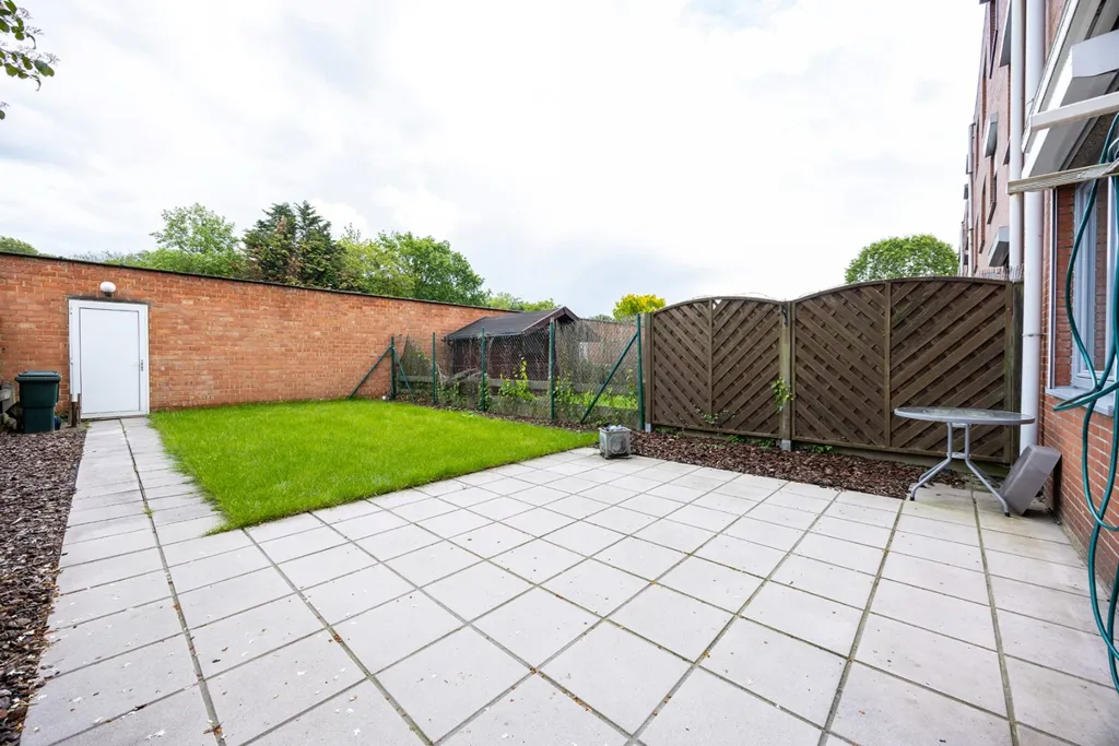 Jardin - Appartement avec Terrasse et Garage à Schoten