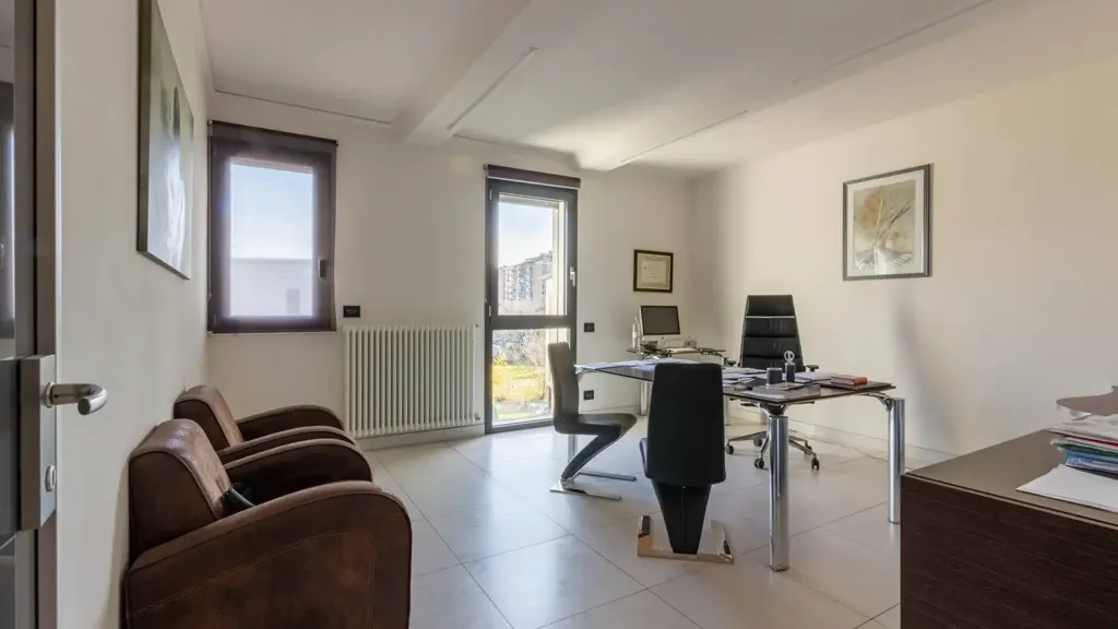 Kabinet - Apartment with Long Balcony in Siena