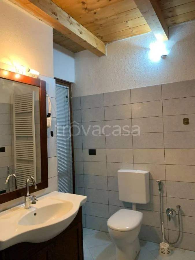 Salles de bain - Rustic-Style Flat with Sunny Terrace in Vernante