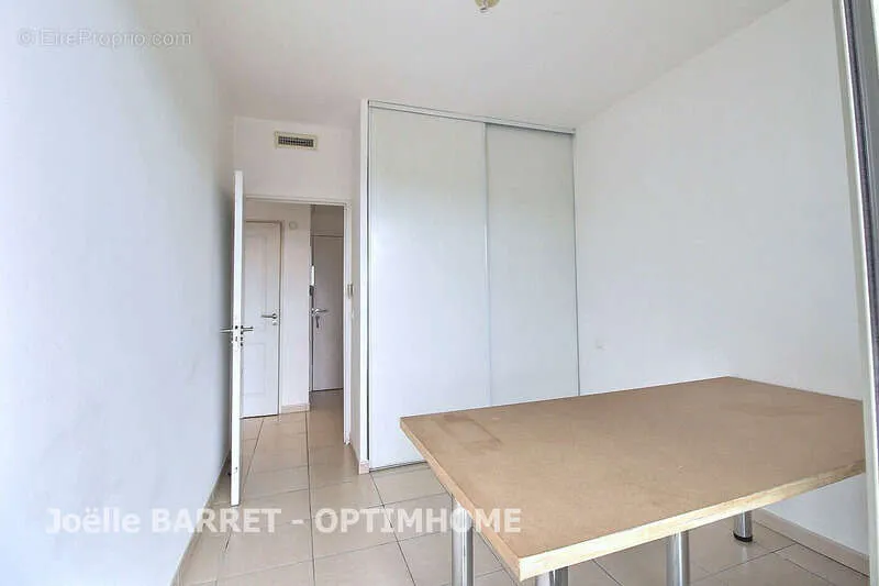 Bureau - Appartement 3 Pièces avec Vue Golf et Terrasse à Biot