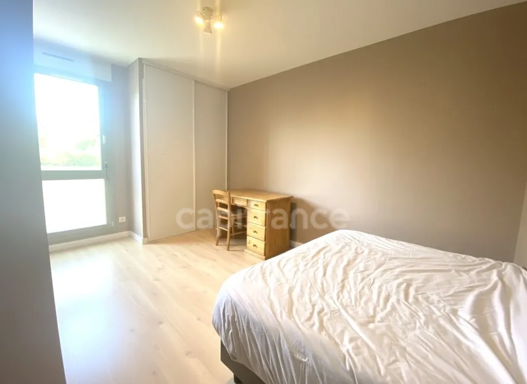 Chambres - Appartement lumineux avec terrasse à Sathonay Camp