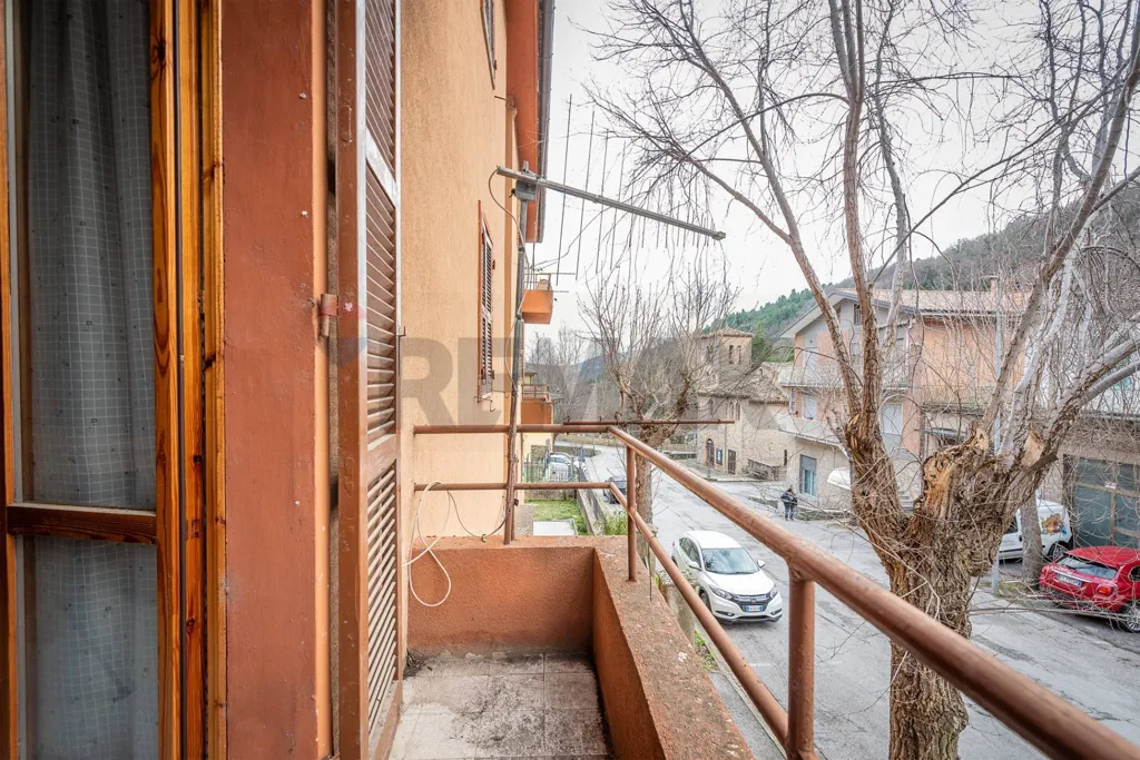 Rõdu - Rustic Apartment with Balcony in Serra San Quirico