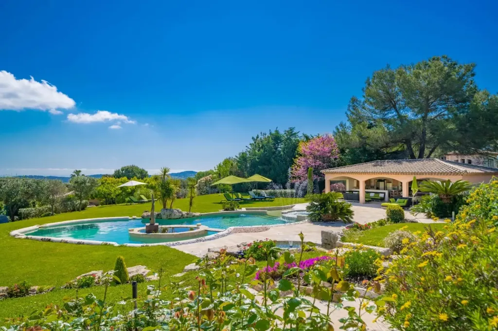 Bassein - Contemporary Bastide with Pool in Quiet Setting
