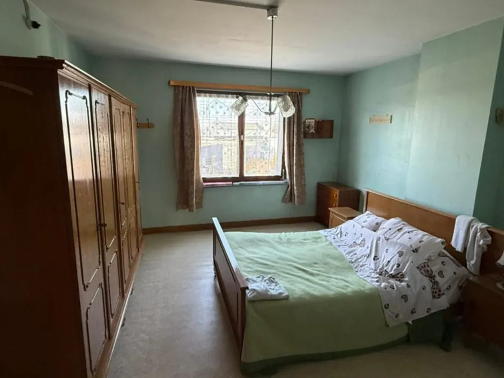 Chambres - Maison mitoyenne à rénover à Melen