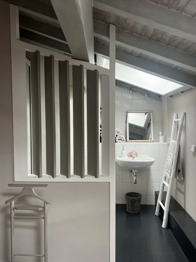 Salles de bain - Villa en pierre avec piscine et vues panoramiques près de Condom