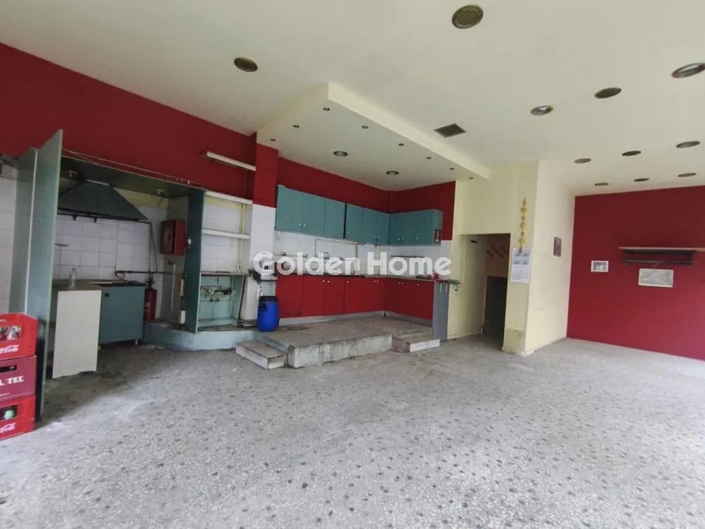 Garage - Corner Shop with High Visibility in Piraeus