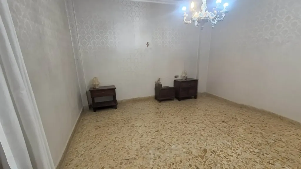 Pièces - 4-Room Apartment with Balcony in Florence