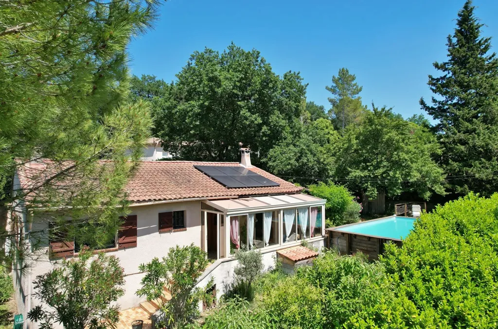 Extérieur - Villa de Plain-pied avec Piscine à Uzès