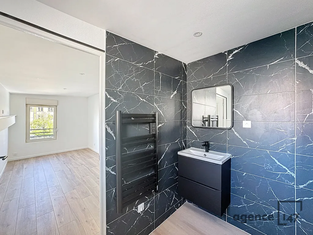 Salles de bain - Appartement Rénové avec Terrasse à Nancy