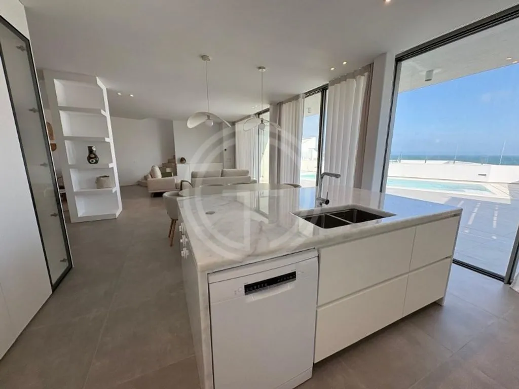 Cuisine - Seafront Villa with Pool in Albufeira