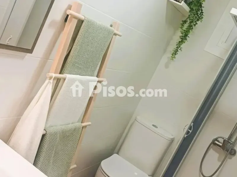 Bathrooms - Modernised Flat with Balcony in Castellón