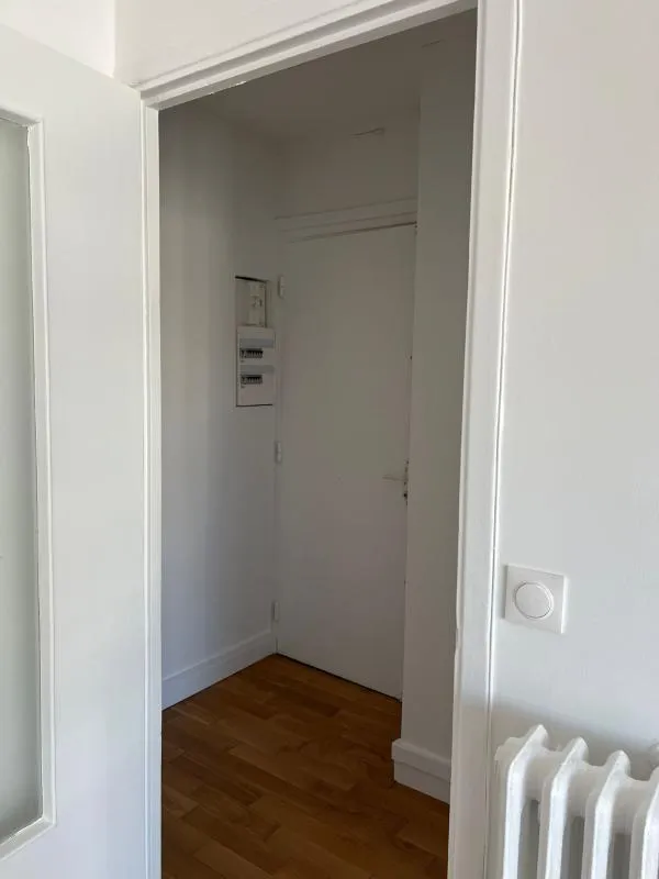 Esik - Studio with Balcony in 16th Arrondissement, Paris