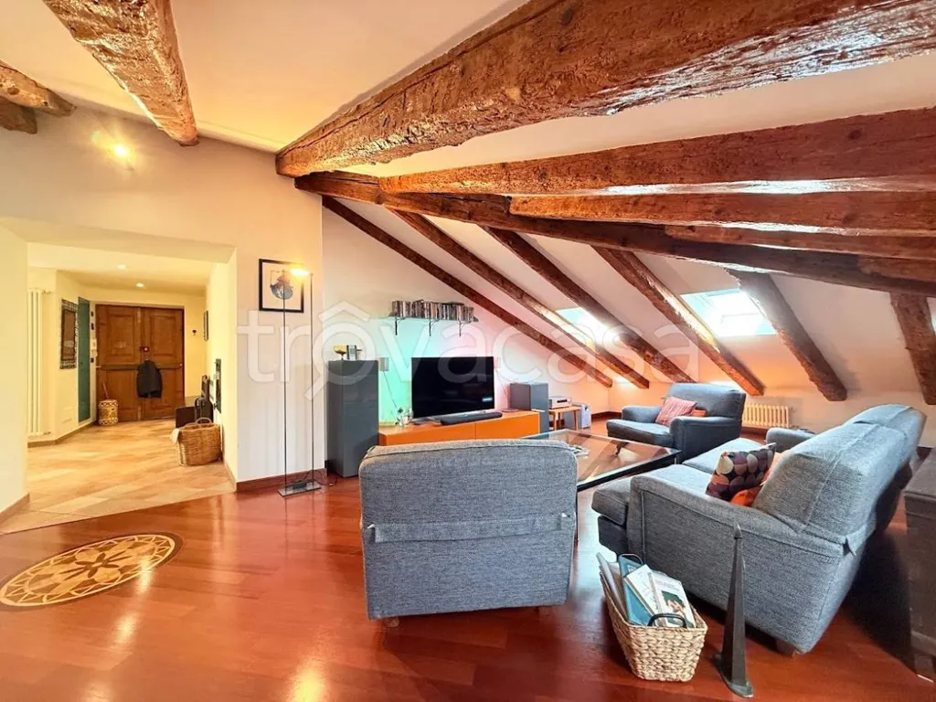 Elutuba - Restored Attic in Historic Centre, Trieste