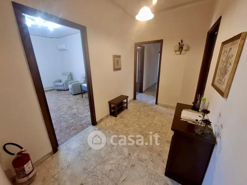 Esik - Four-Room Apartment with Balcony in Catania
