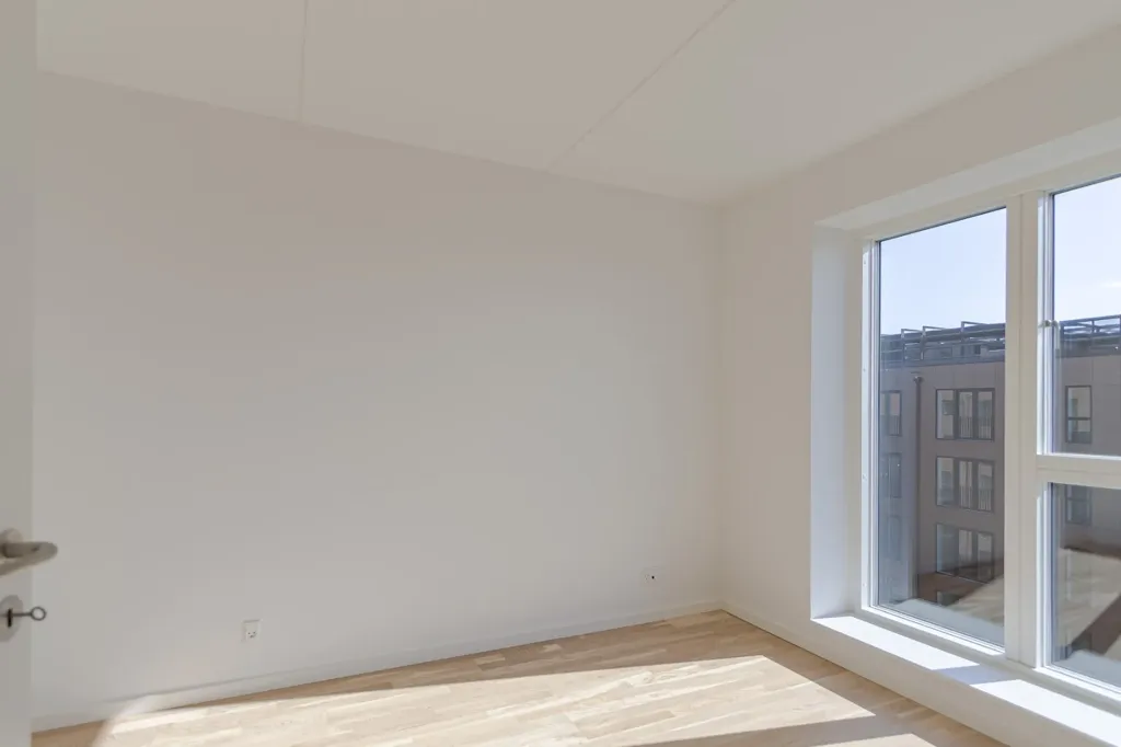 Stanze - Four-Room Apartment with Balcony in Hillerød