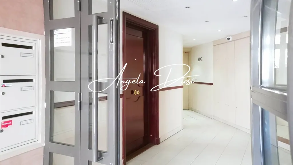 Entrée - Appartement avec Balcon et Parking à Antony
