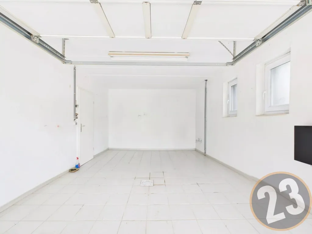 Garage - Duplex avec Grand Garage à Nobressart