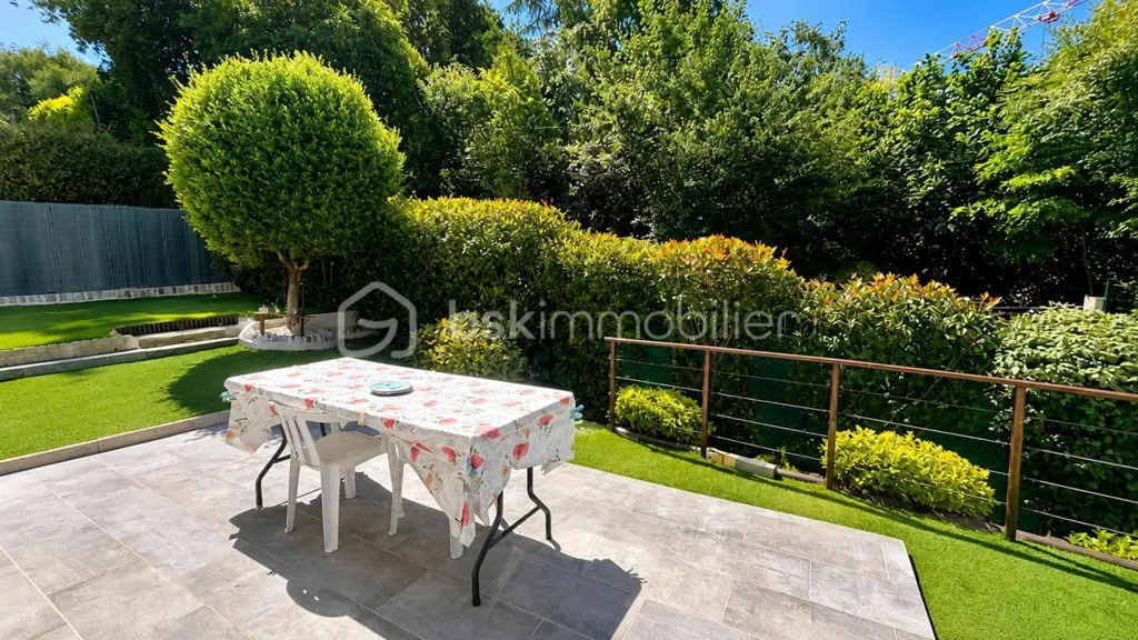 Jardin - Maison Récemment Construite avec Jardin au Sud à Grasse