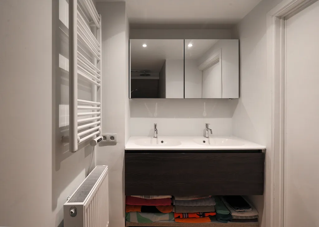 Salles de bain - Maison Future-Proof avec Piscine à Mortsel