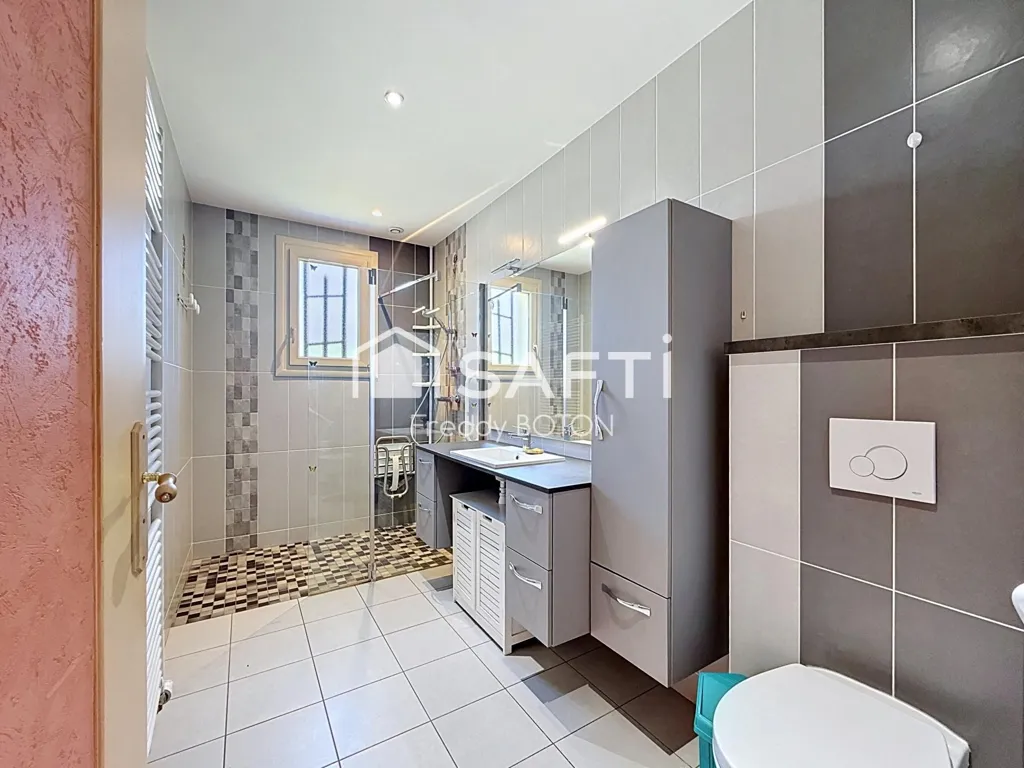 Bathrooms - 1980s House with Garden in Secondigny