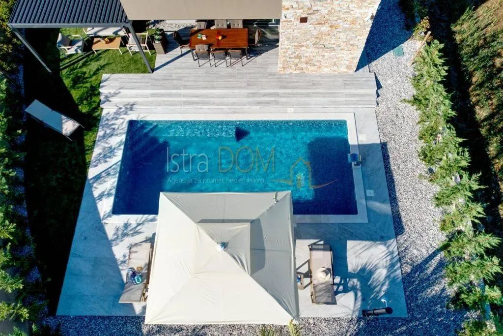 Õhuvaade - Modern Villa with Pool in Marčana