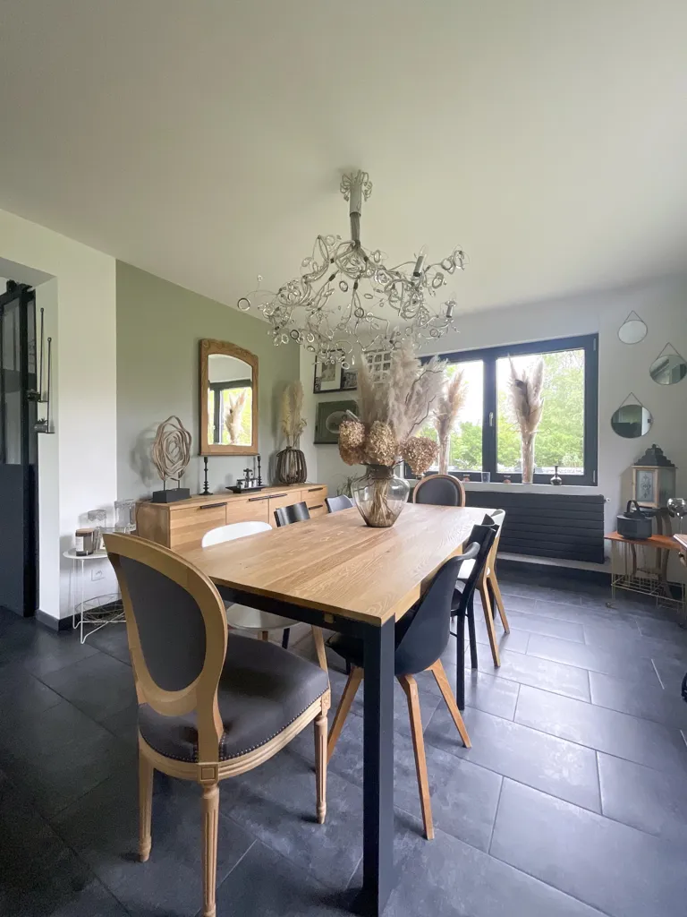 Salle à manger - Maison avec Terrasses et Bureaux à Chéreng