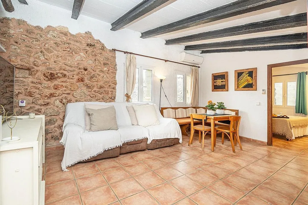 Séjour - Rustic House with A/C in Llubí