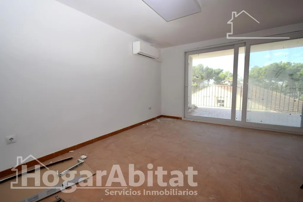 Pièces - New Two-Storey House with Terrace in Chiva
