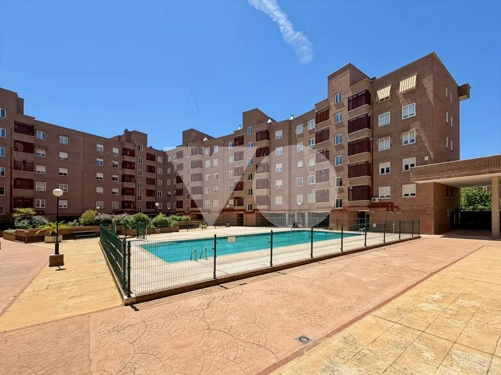 Piscine - Luxury Apartment with Pool in Las Rosas, Madrid