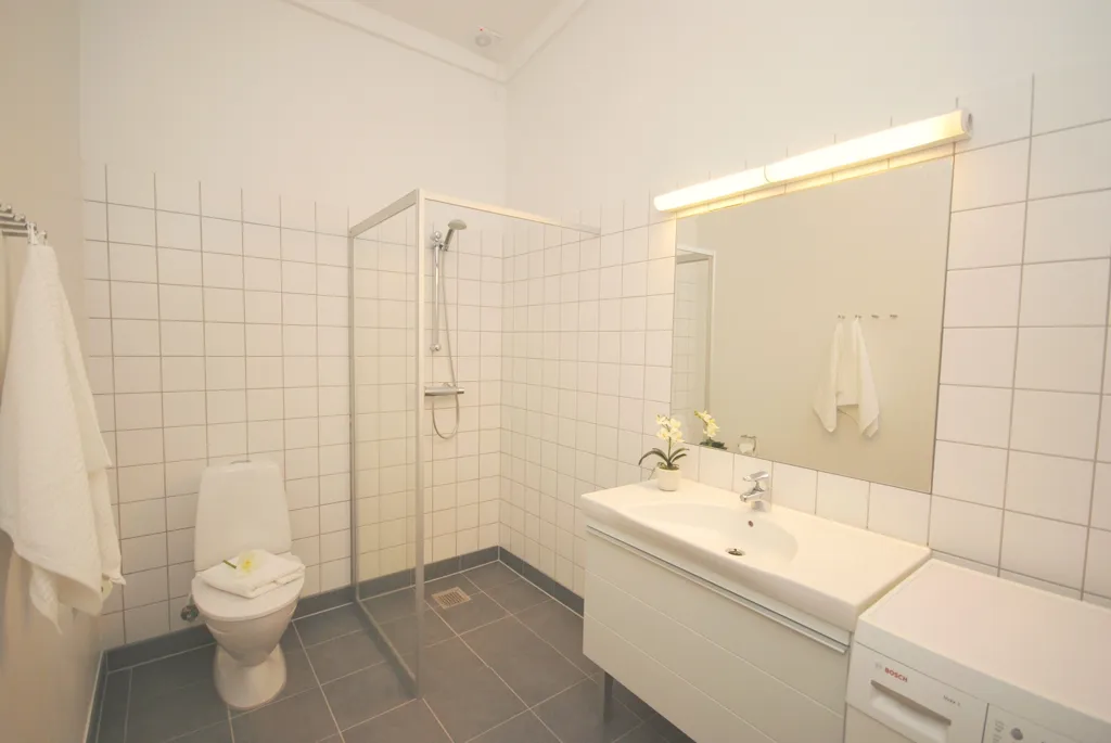 Salles de bain - Central Flat with Balcony in Smørum
