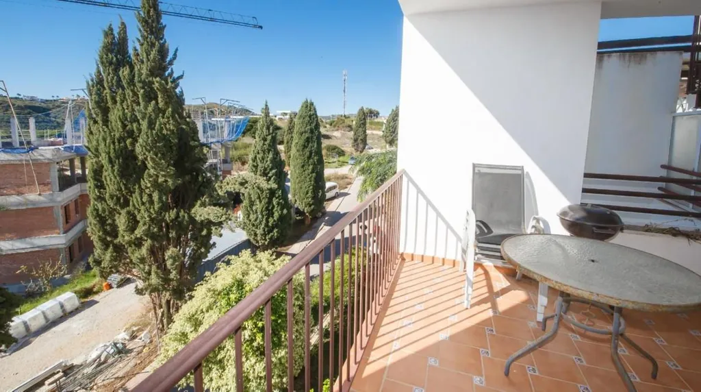 Balcon - 2-Bed Apartment with Terrace in La Duquesa, Manilva