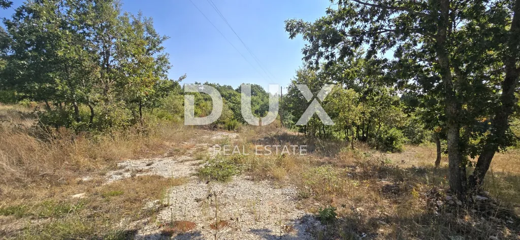 Jardin - Building Plot with Forest View in Svetvinčenat