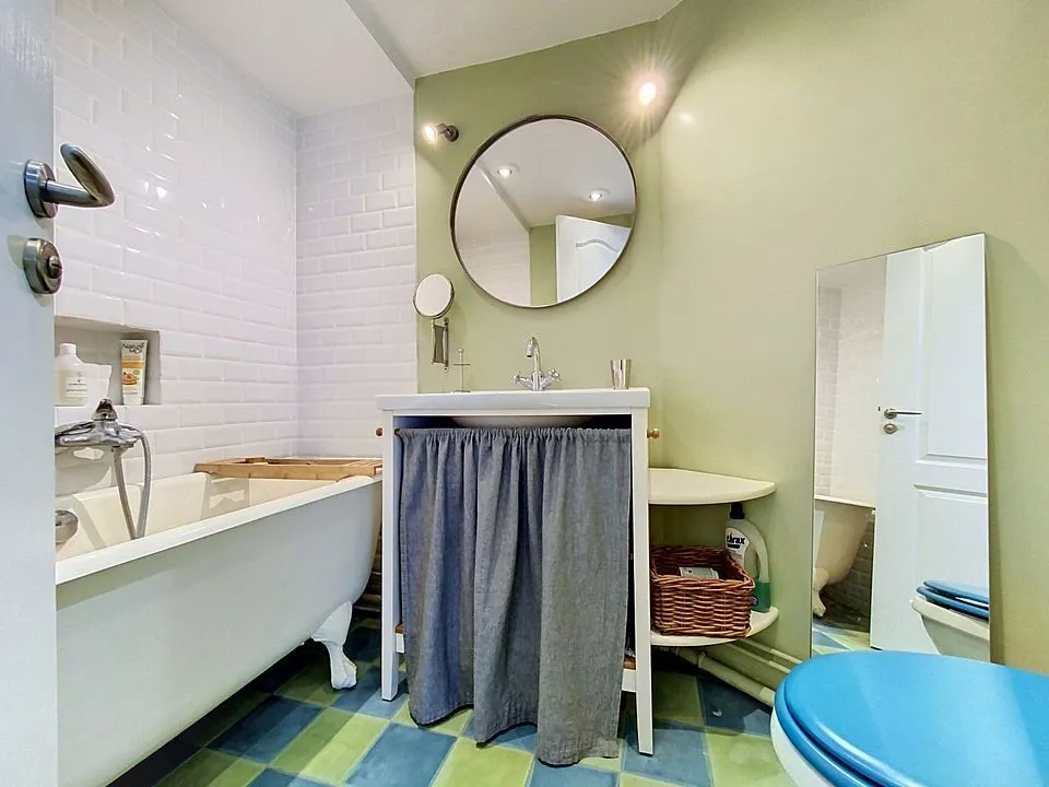 Salles de bain - Maison Meulière avec Bureau à Mandres-les-Roses