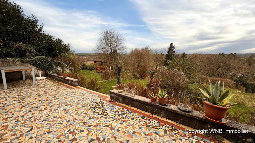 Terrasse - Maison de Village avec Jardin et Vue en Haute-Saône