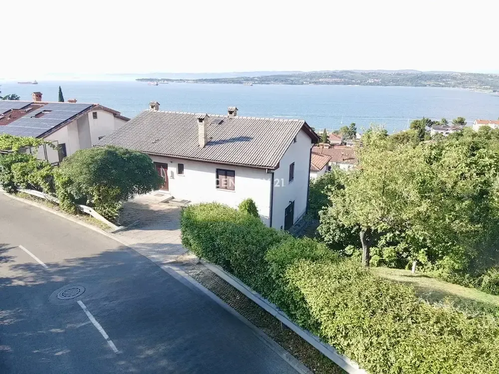 Vue aérienne - House with Sea View and Dual Units in Koper