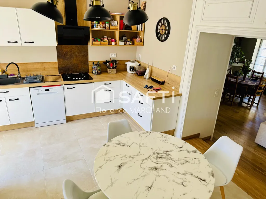 Köök - Renovated Townhouse with Terrace in Saint-Porchaire Centre