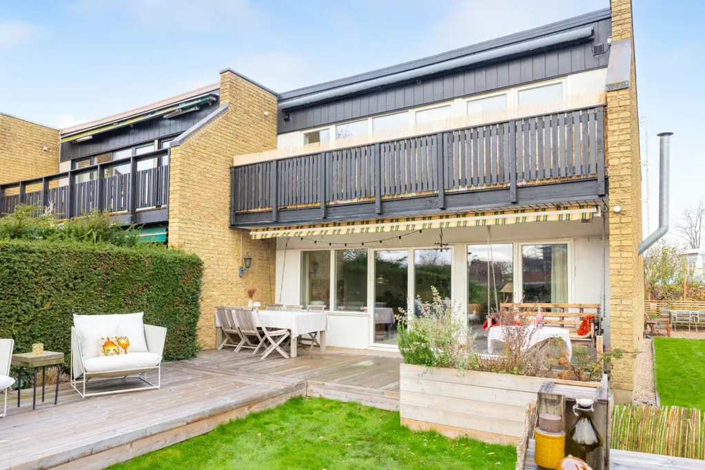 Giardino - Renovated 2-Storey House with Garden in Bellevue
