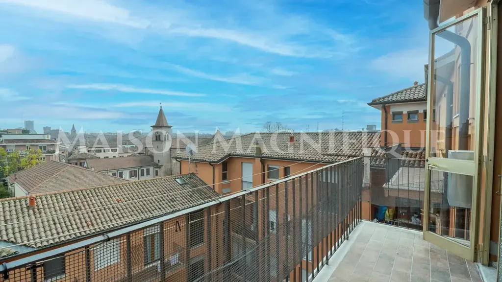Rõdu - Penthouse with Terrace in Ferrara