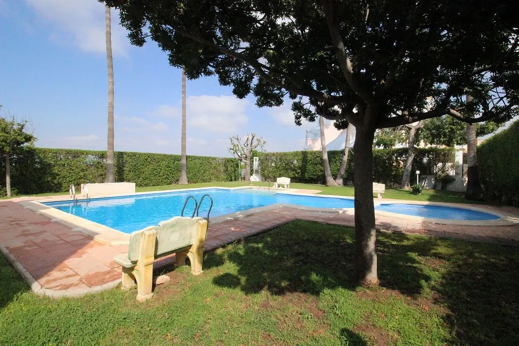 Bassein - Terraced House with Pool in Calle Bruselas