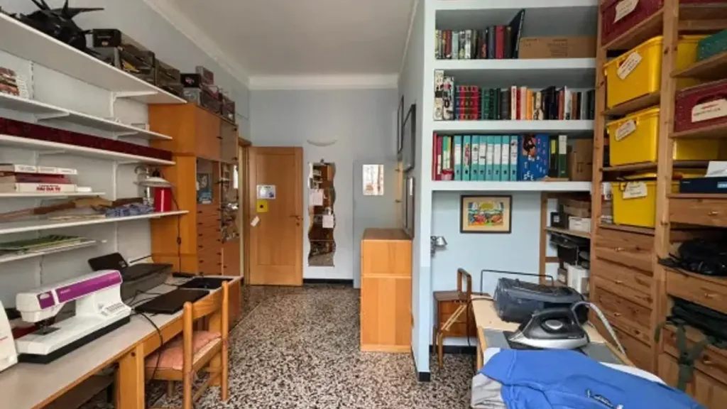 Office - Apartment with Balcony in Sestri Ponente