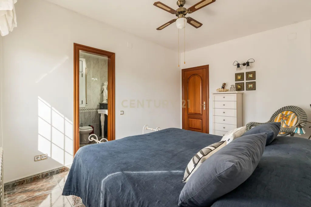 Bedrooms - Independent House with Montserrat Views in Abrera