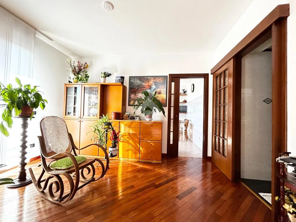 Séjour - Four-Room Apartment with Pool in Settimo Milanese