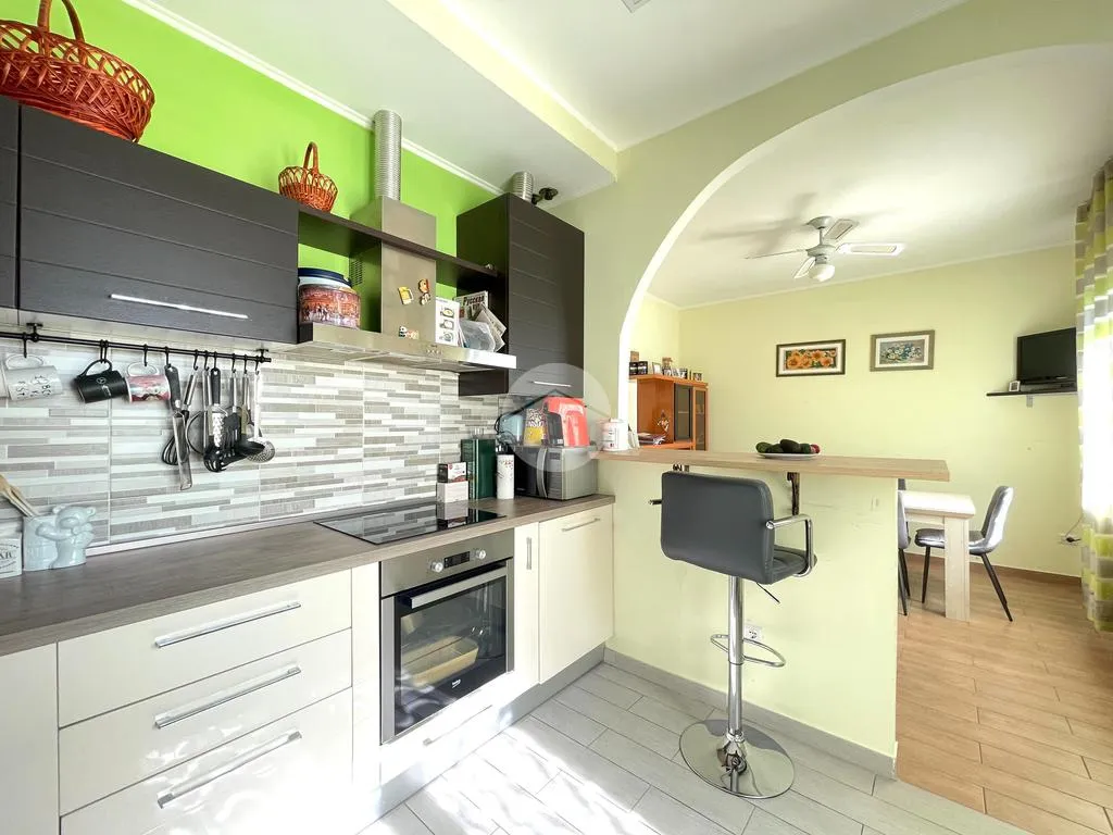 Cuisine - Renovated Apartment with Mountain View in Brescia